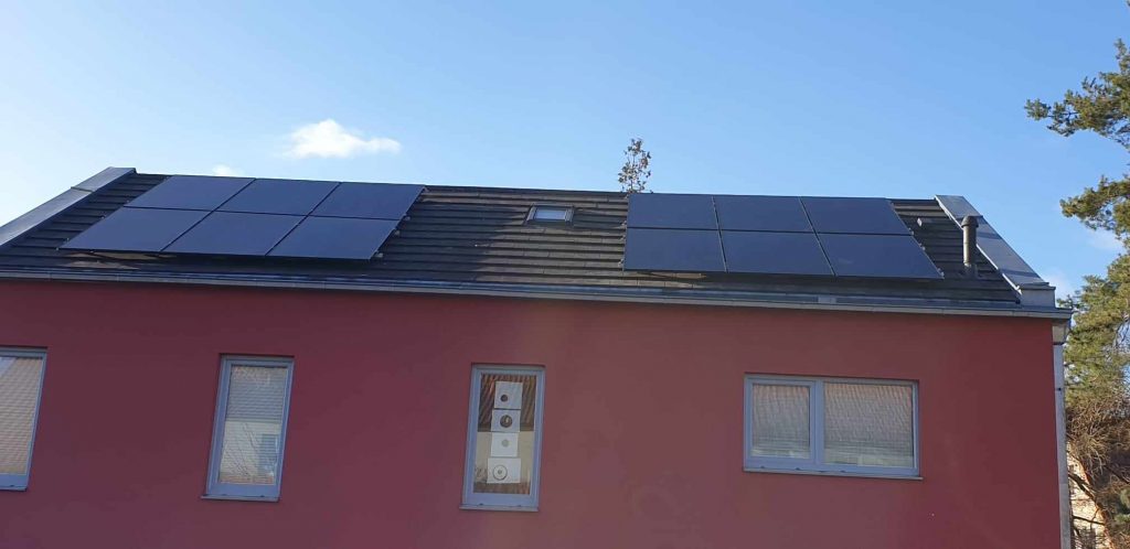 Photovoltaik-Haus-Halle